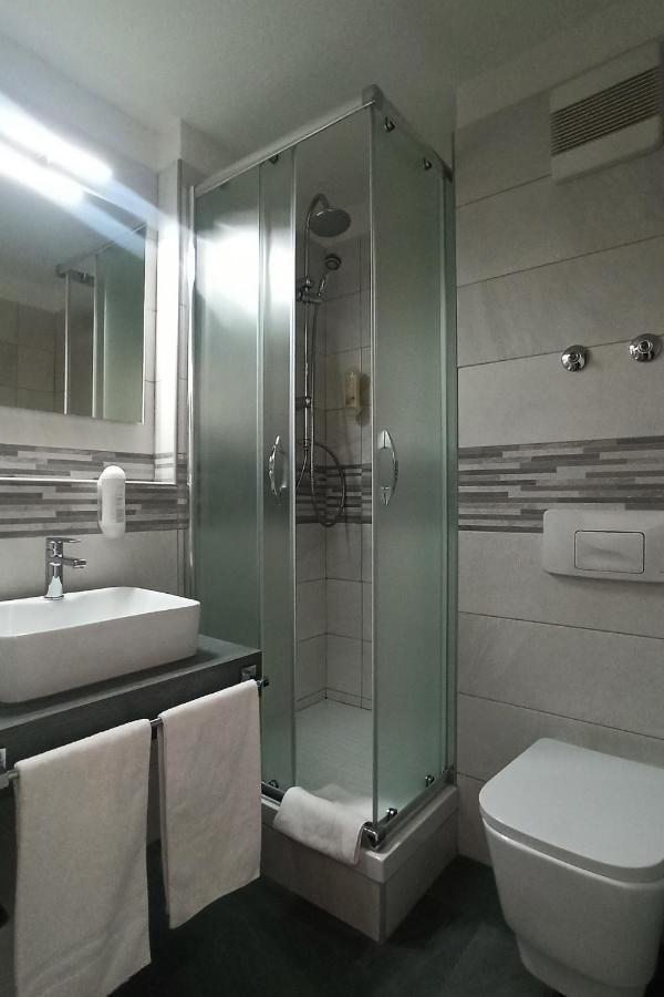 Hotel Garni Arcis Гомаринген Экстерьер фото