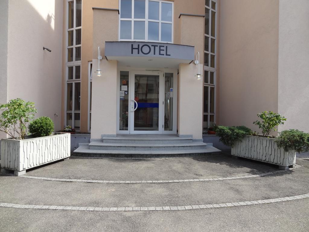 Hotel Garni Arcis Гомаринген Экстерьер фото